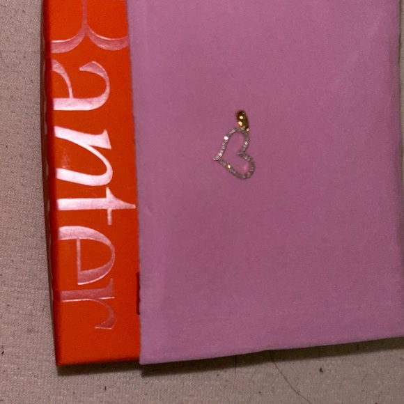 Heart Pendant in Gold - Picture 1 of 2